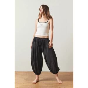 Urban Outfitters Out From Under Jasmine Balloon Pant Size XS in Washed Black